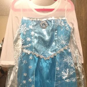 Small Girls Elsa dress. Fits 4-6.